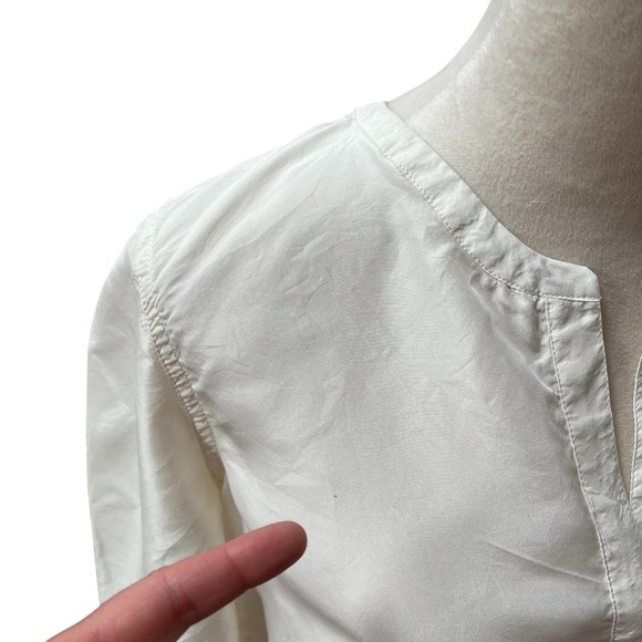 Garnet Hill Women’s Size 12 Cream Silk V-neck Long Sleeve Shirt Top - Picture 4 of 7